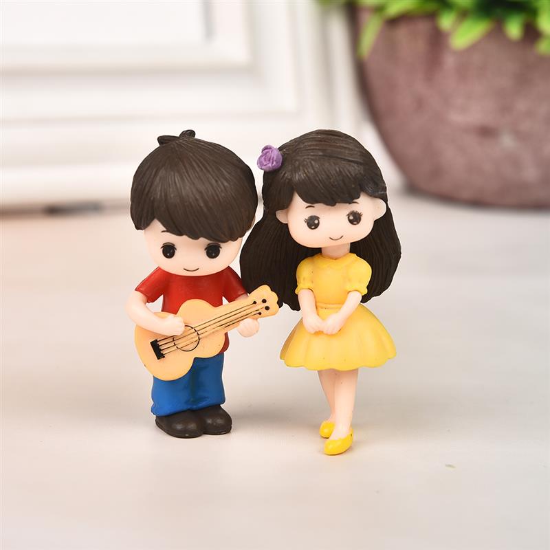 1 pair Cute Lovers Couple Figurines Miniature Craft with Guitar